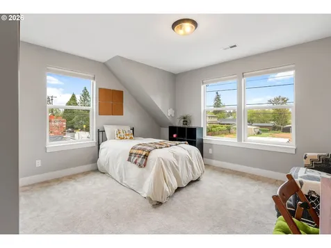 1114 9th Street Hood River OR 97031