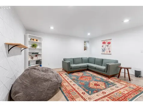 1114 9th Street Hood River OR 97031