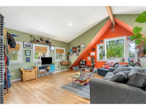 1114 9th Street Hood River OR 97031