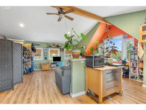1114 9th Street Hood River OR 97031