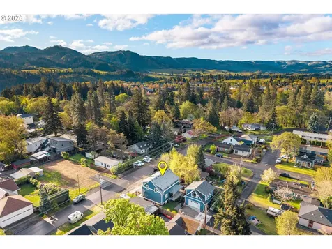1114 9th Street Hood River OR 97031