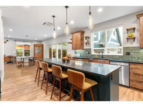 1114 9th Street Hood River OR 97031