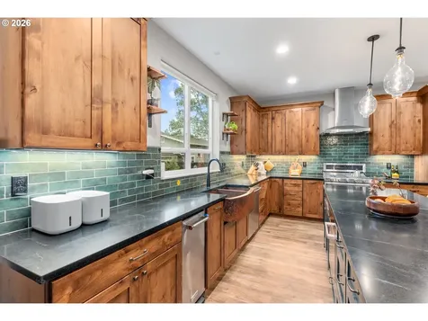 1114 9th Street Hood River OR 97031