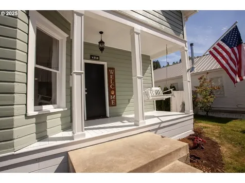 122 Center Street Oregon City OR 97045