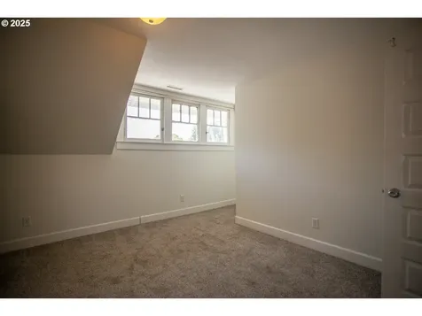 122 Center Street Oregon City OR 97045