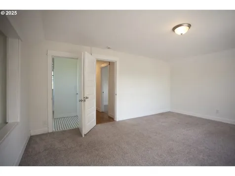 122 Center Street Oregon City OR 97045