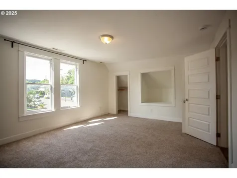 122 Center Street Oregon City OR 97045