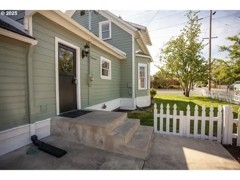 122 Center Street Oregon City OR 97045