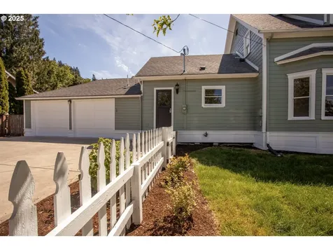 122 Center Street Oregon City OR 97045