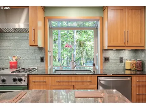 4330 N Shasta Loop Eugene OR 97405