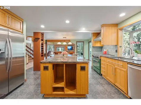 4330 N Shasta Loop Eugene OR 97405