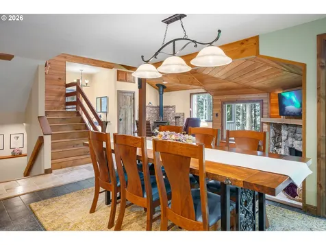 4330 N Shasta Loop Eugene OR 97405