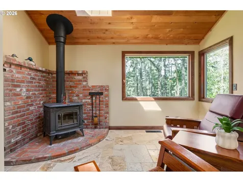 4330 N Shasta Loop Eugene OR 97405