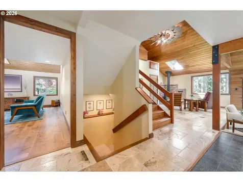 4330 N Shasta Loop Eugene OR 97405