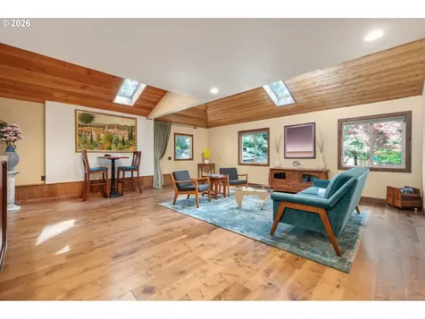 4330 N Shasta Loop Eugene OR 97405