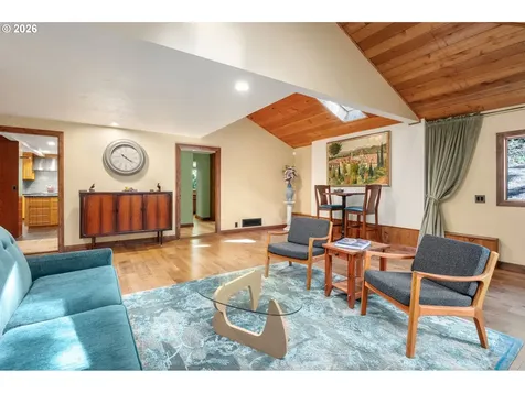 4330 N Shasta Loop Eugene OR 97405