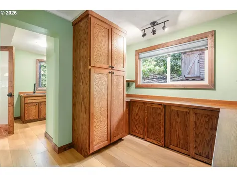 4330 N Shasta Loop Eugene OR 97405