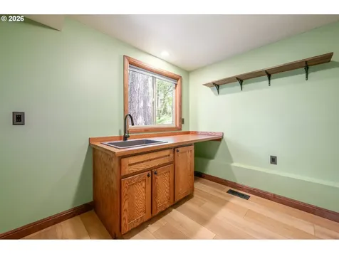 4330 N Shasta Loop Eugene OR 97405