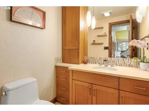 4330 N Shasta Loop Eugene OR 97405