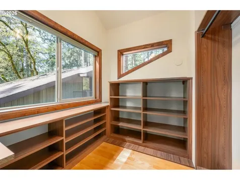 4330 N Shasta Loop Eugene OR 97405