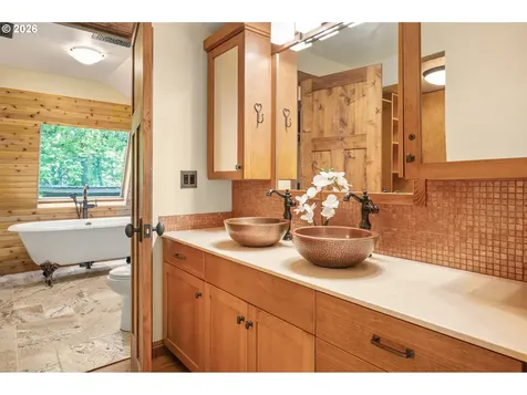 4330 N Shasta Loop Eugene OR 97405