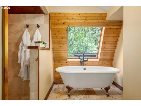 4330 N Shasta Loop Eugene OR 97405