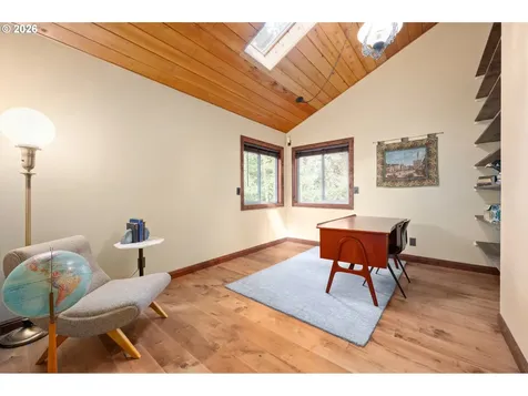 4330 N Shasta Loop Eugene OR 97405