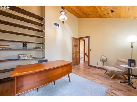 4330 N Shasta Loop Eugene OR 97405