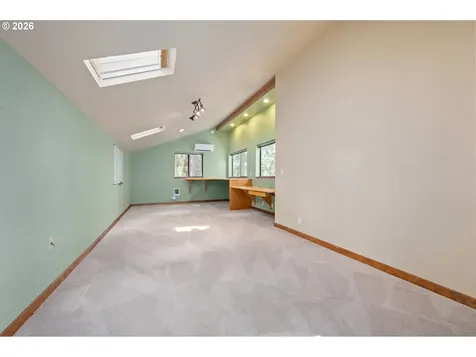 4330 N Shasta Loop Eugene OR 97405