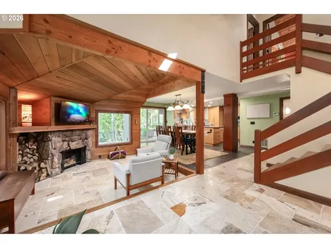 4330 N Shasta Loop Eugene OR 97405