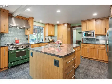 4330 N Shasta Loop Eugene OR 97405