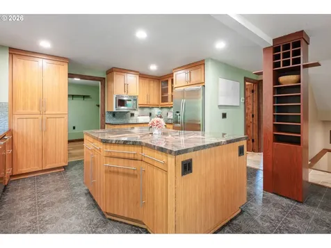 4330 N Shasta Loop Eugene OR 97405