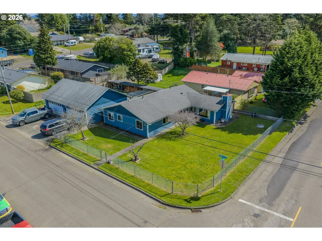 2713 Oak Street North Bend OR 97459