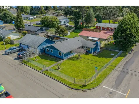 2713 Oak Street North Bend OR 97459