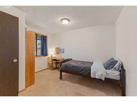 2713 Oak Street North Bend OR 97459