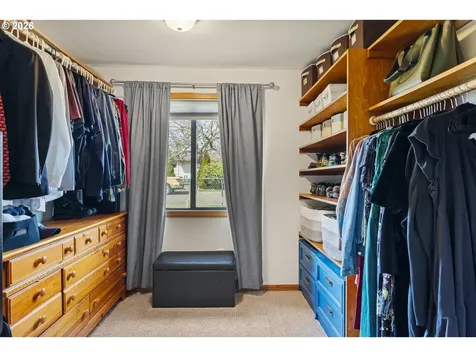 2713 Oak Street North Bend OR 97459