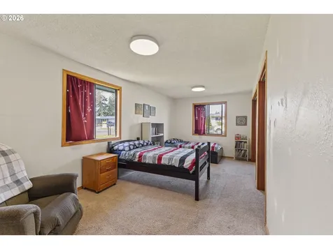2713 Oak Street North Bend OR 97459