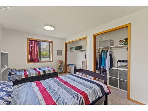 2713 Oak Street North Bend OR 97459