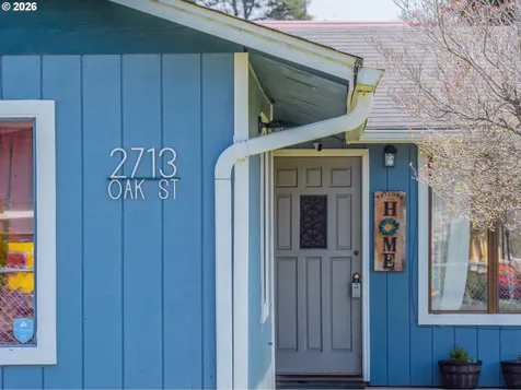 2713 Oak Street North Bend OR 97459