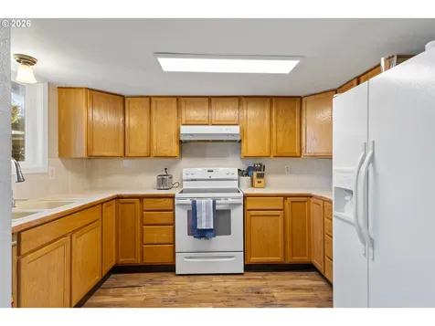 2713 Oak Street North Bend OR 97459