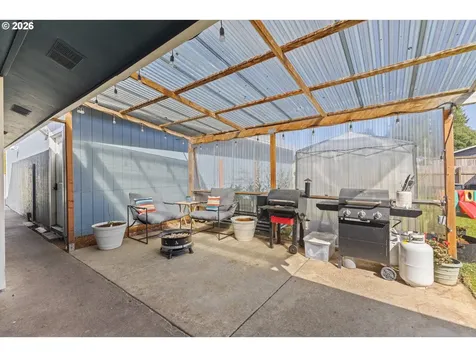 2713 Oak Street North Bend OR 97459