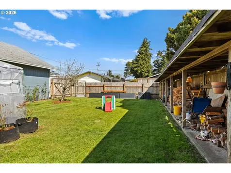 2713 Oak Street North Bend OR 97459
