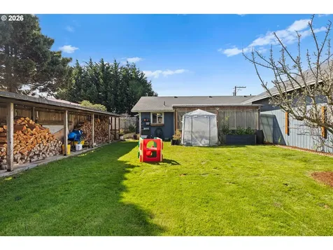 2713 Oak Street North Bend OR 97459
