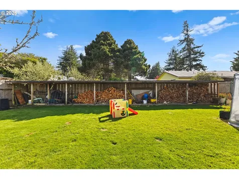 2713 Oak Street North Bend OR 97459