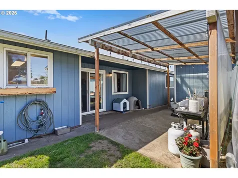 2713 Oak Street North Bend OR 97459