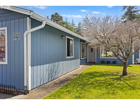 2713 Oak Street North Bend OR 97459