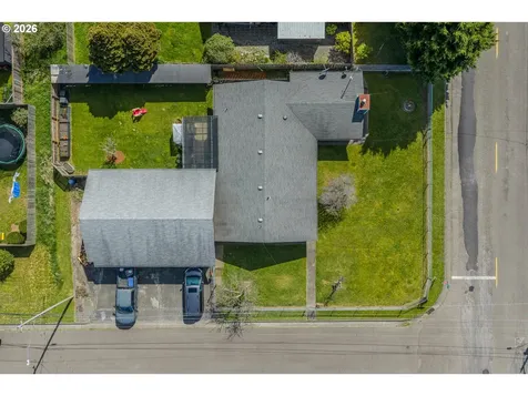 2713 Oak Street North Bend OR 97459