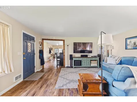 2713 Oak Street North Bend OR 97459
