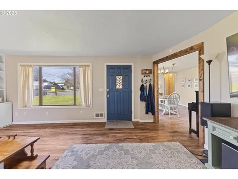 2713 Oak Street North Bend OR 97459