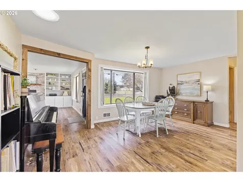 2713 Oak Street North Bend OR 97459